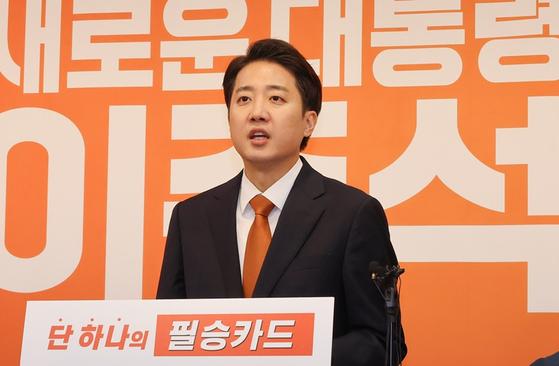 2日，李俊锡的表态似乎在解释他为什么不愿被金文洙单一化？“根据细致的调查和数
