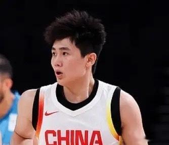 菲律宾男篮球员谈李悦洲：“我们看了中国队与巴林队的录像。”“中国队的32号的球员。”“给我留下深刻的