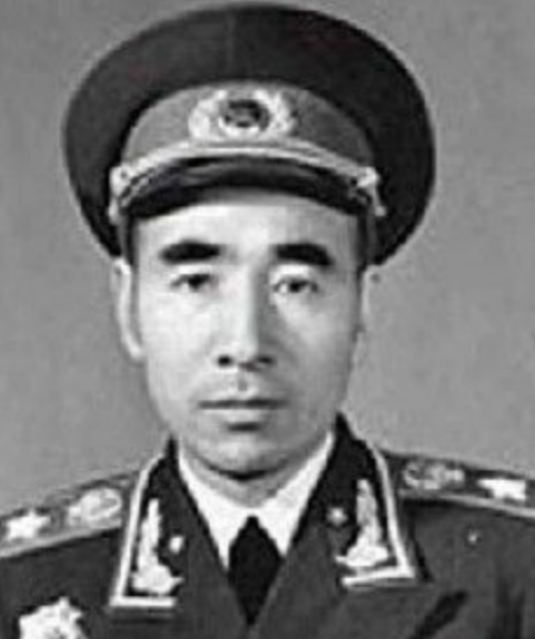 1948年，我军成功俘虏国民党将军张作相，大家欢欣鼓舞，讨论着该如何处理这个反对