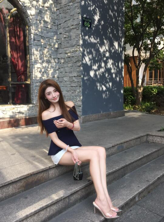 今天的阳光是你的陪衬🪀