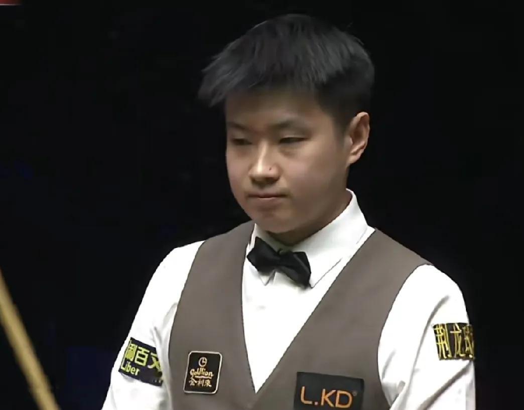 韦克林第2局赢回一局，比分扳平1-1。第3局，赵心童先上手得42分进攻断。韦克