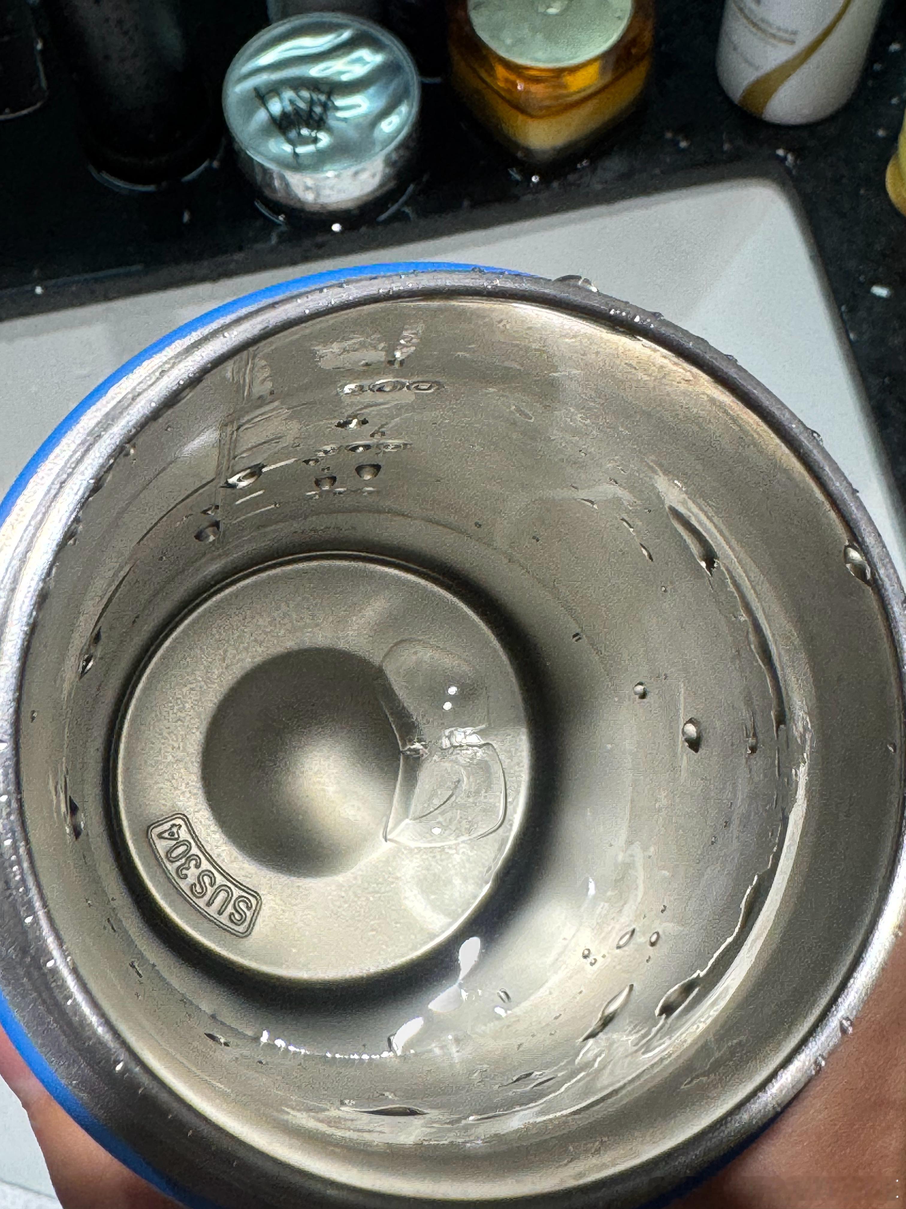 震撼，wigglewiggle的保温杯真的太牛逼了！昨天晚上睡觉之前，我往杯子