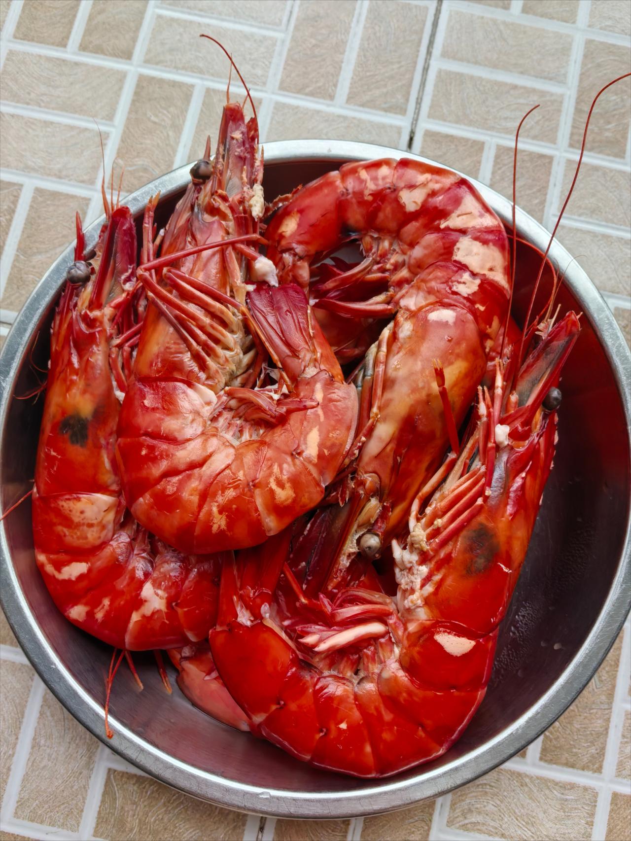 朋友把媳妇和6个月的儿子送回娘家过年，自己带着女儿回父母家过年。听到朋友的安