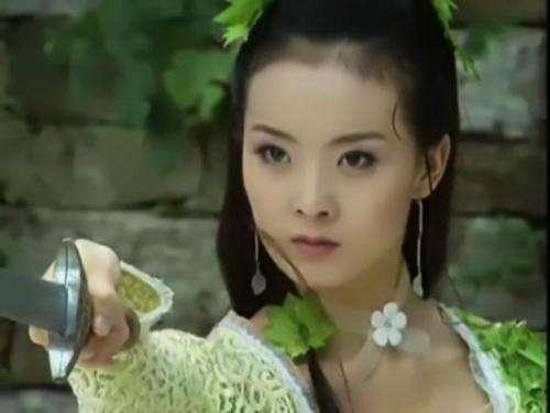 鼻子不一定要挺才漂亮啊，王艳和梁小冰，都没有那种直挺挺的鼻子，可照样漂亮的不得了