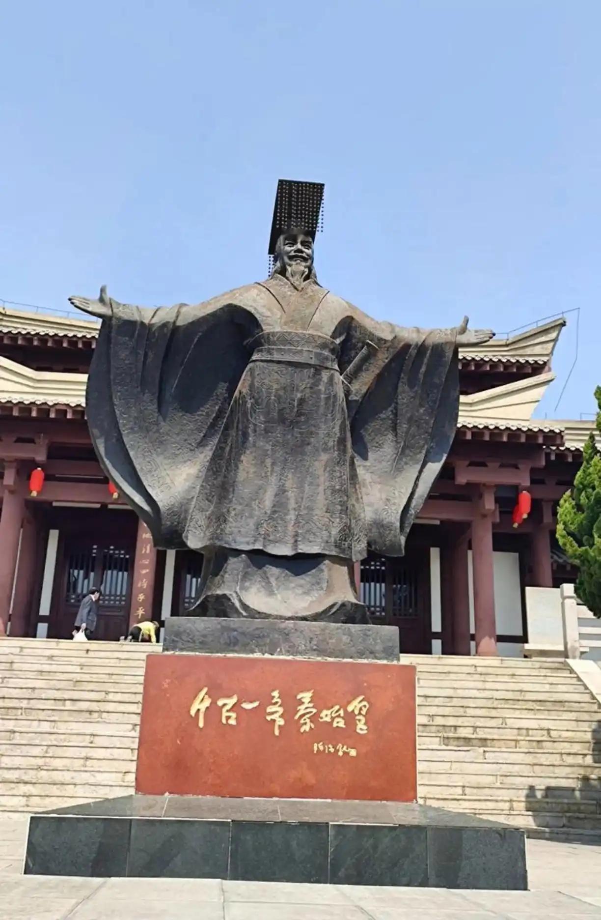 秦始皇统一六国后为何急着修长城？真实原因比教科书写的复杂得多。有个方士告诉秦