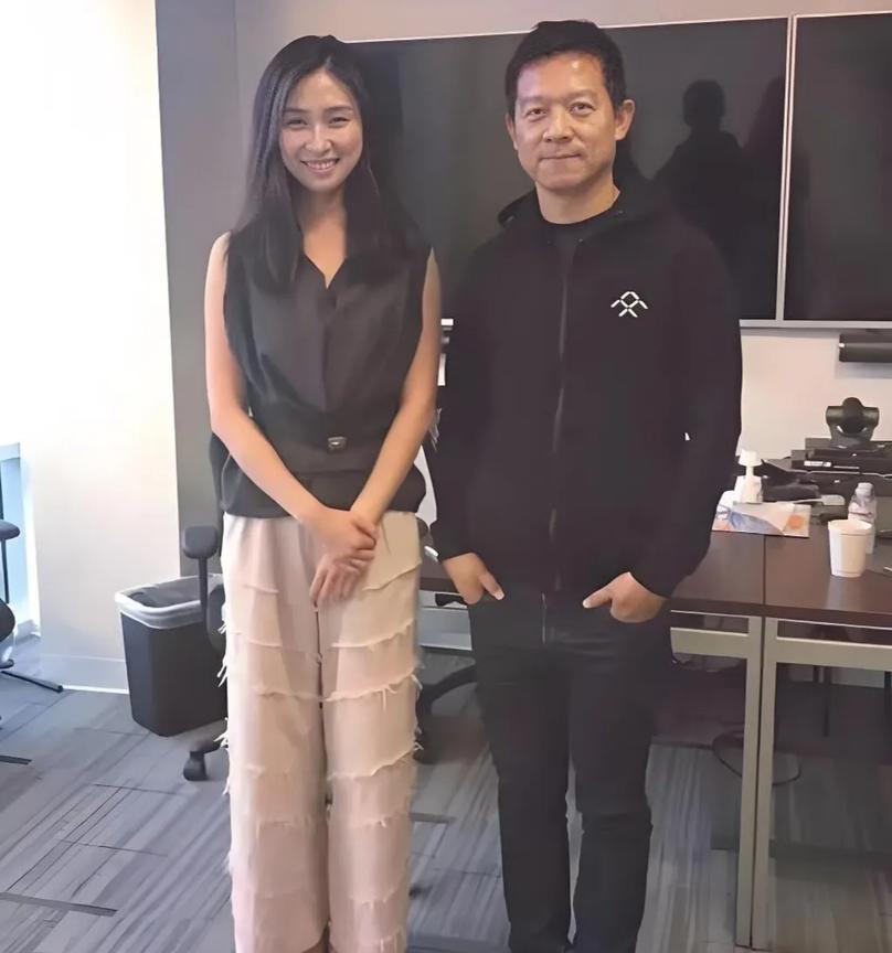 甘薇离开了她不是去了国外而是从今以后一个全新的身份属于她了，她离开那段让她觉