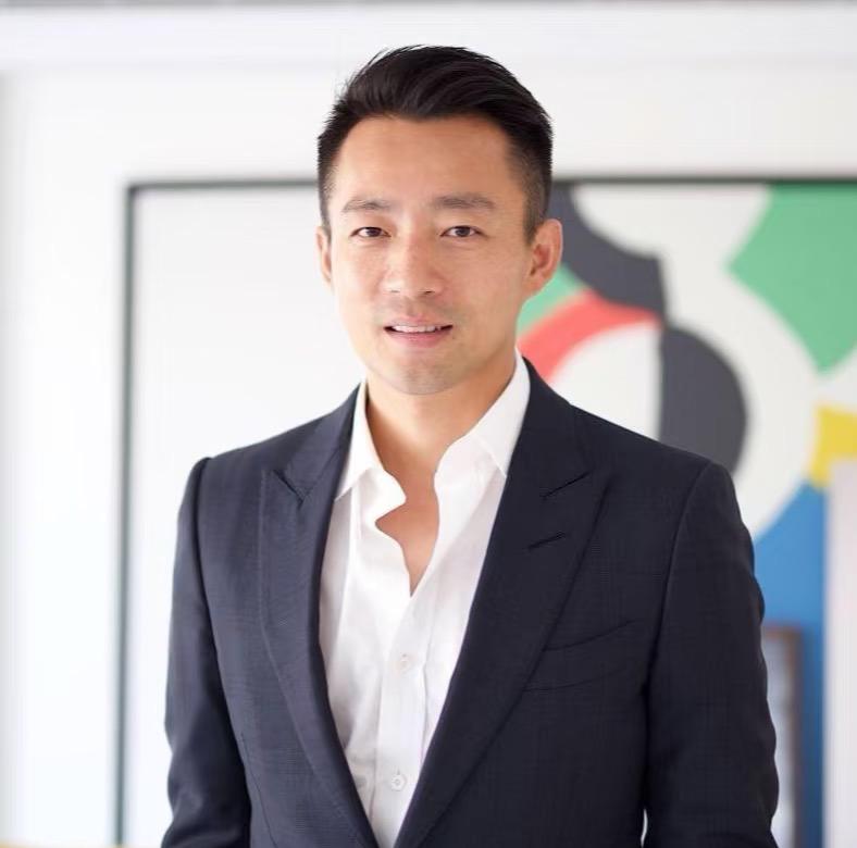 汪小菲早不是当年那个被舆论追着跑的人以前和孟贺打官司被说拖欠工资,现在法院判孟