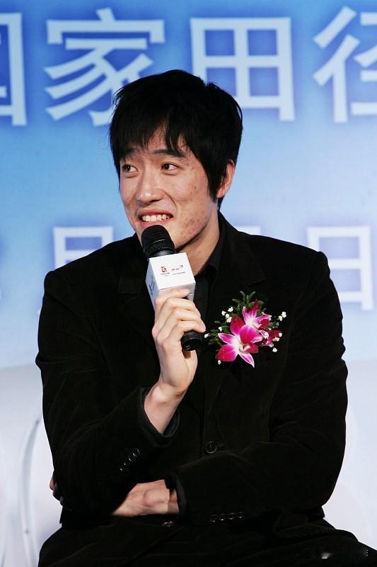 退役11年，刘翔突然冲上热搜，被要求二选一：要么回队当专职教练，要么买断拿补偿金