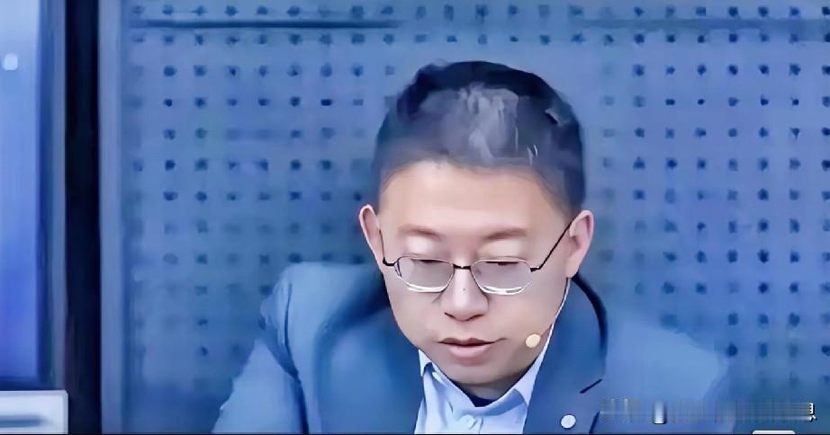 沈逸一句：“你们的课题经费哪儿来的？”大教授被沈逸吼得哑口无言，屏幕黑了整整十分