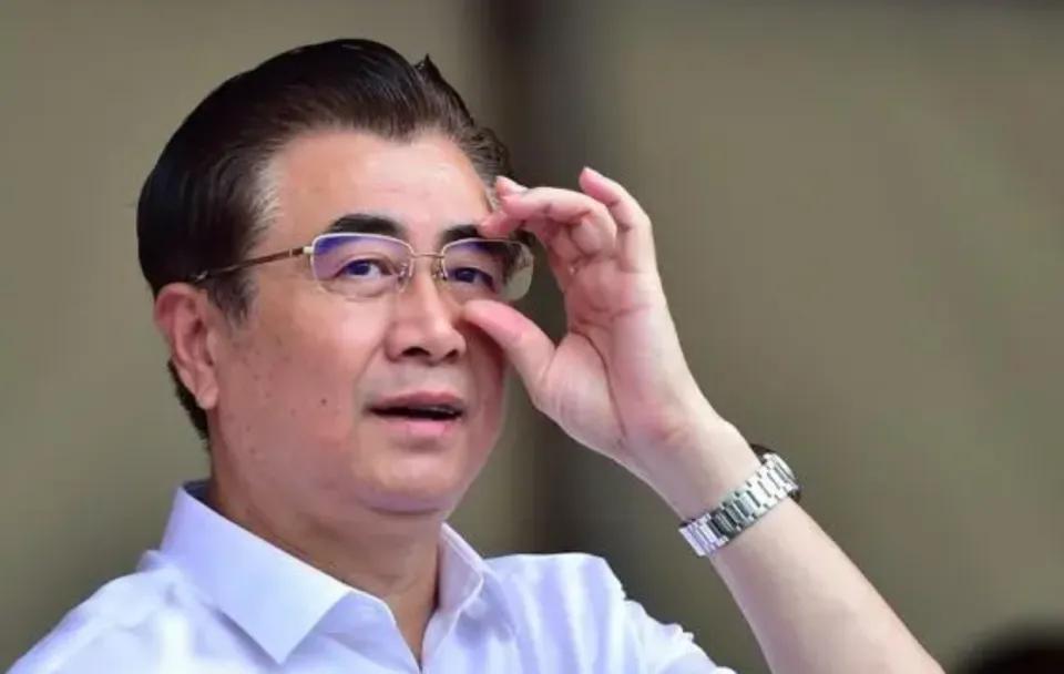 中国足球上不去，骂主教练是最安全的，不用担心被追责。连明星潘粤明都骂主教练：“
