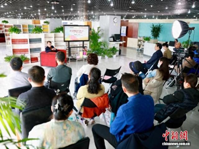 茅奖作家李洱眼中的《红楼梦》: 曹雪芹陷入创作困境