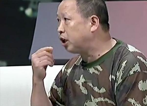 1999年，四川女子余永琼一进门就吓得魂不附体：已经断气整整两天的丈夫，穿着装老