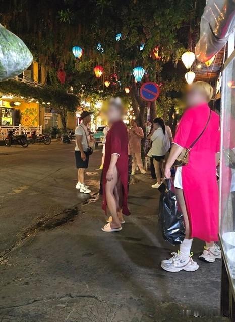 外国人穿奥黛，越南人受伤害。奥黛是越南的传统服饰，领导人夫人出访时，都穿奥黛以宣