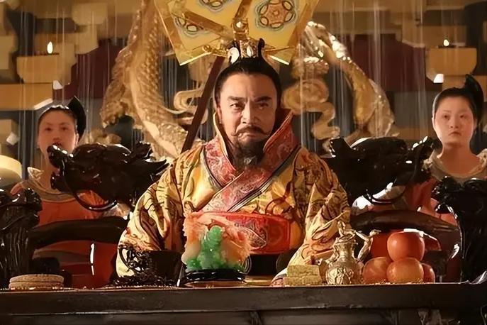 他是唐末第一枭雄。黄巢打不下来的城池，他打下来了。唐昭宗不想死，他说死就死了。但