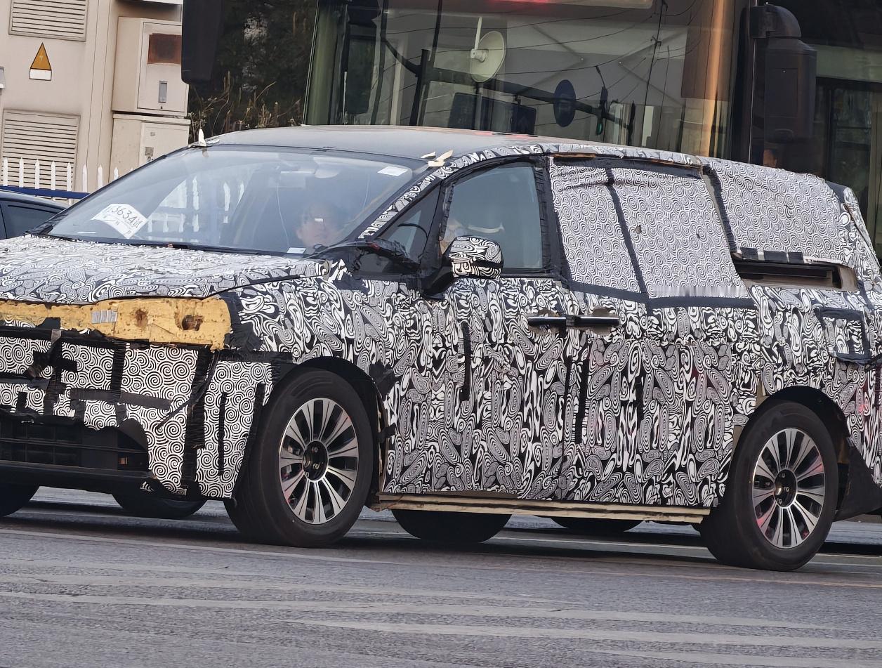 这内外是一套吧？应该是享界MPV！