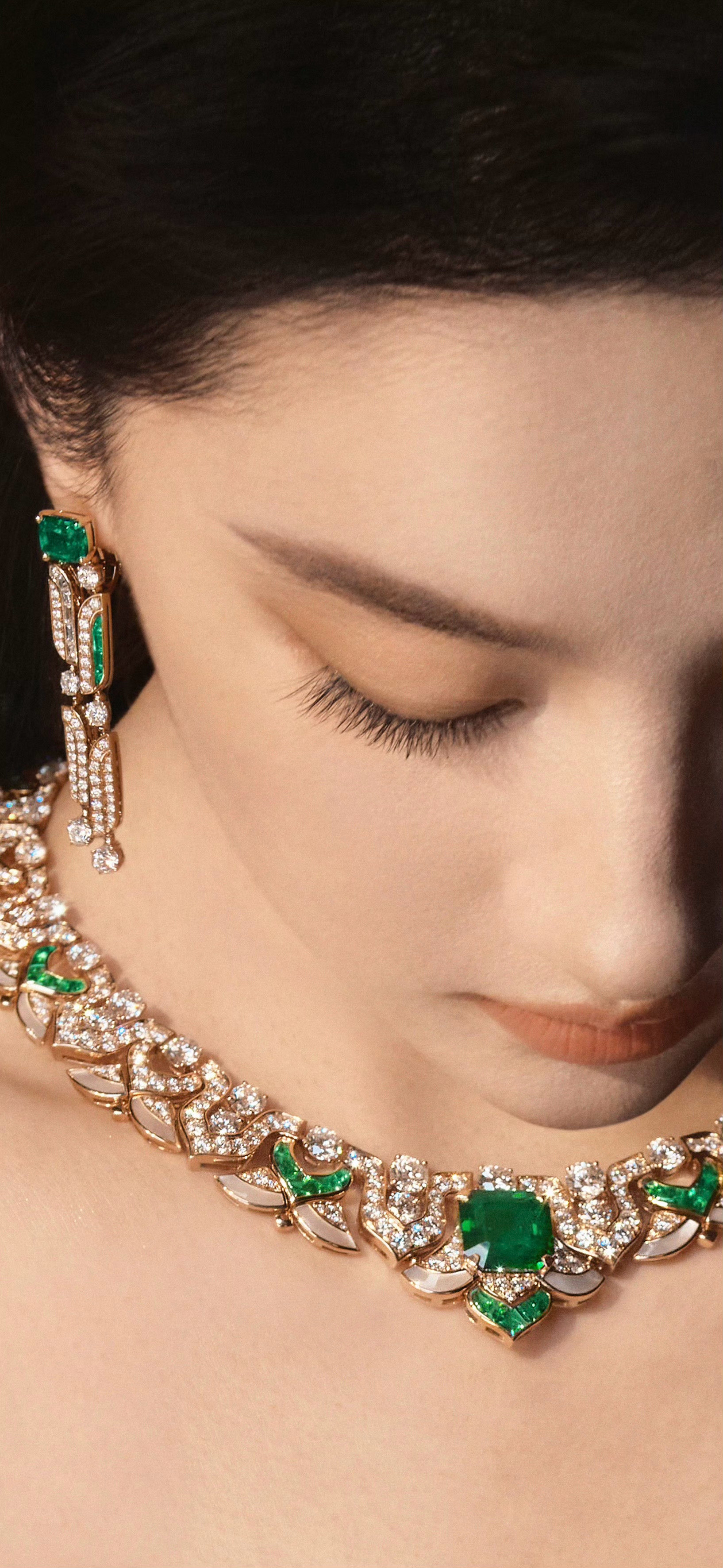 #刘亦菲金九芭莎封面#🎞天老爷！！！好不一样的刘亦菲！！！野性又张力美得跟雕塑一样​
