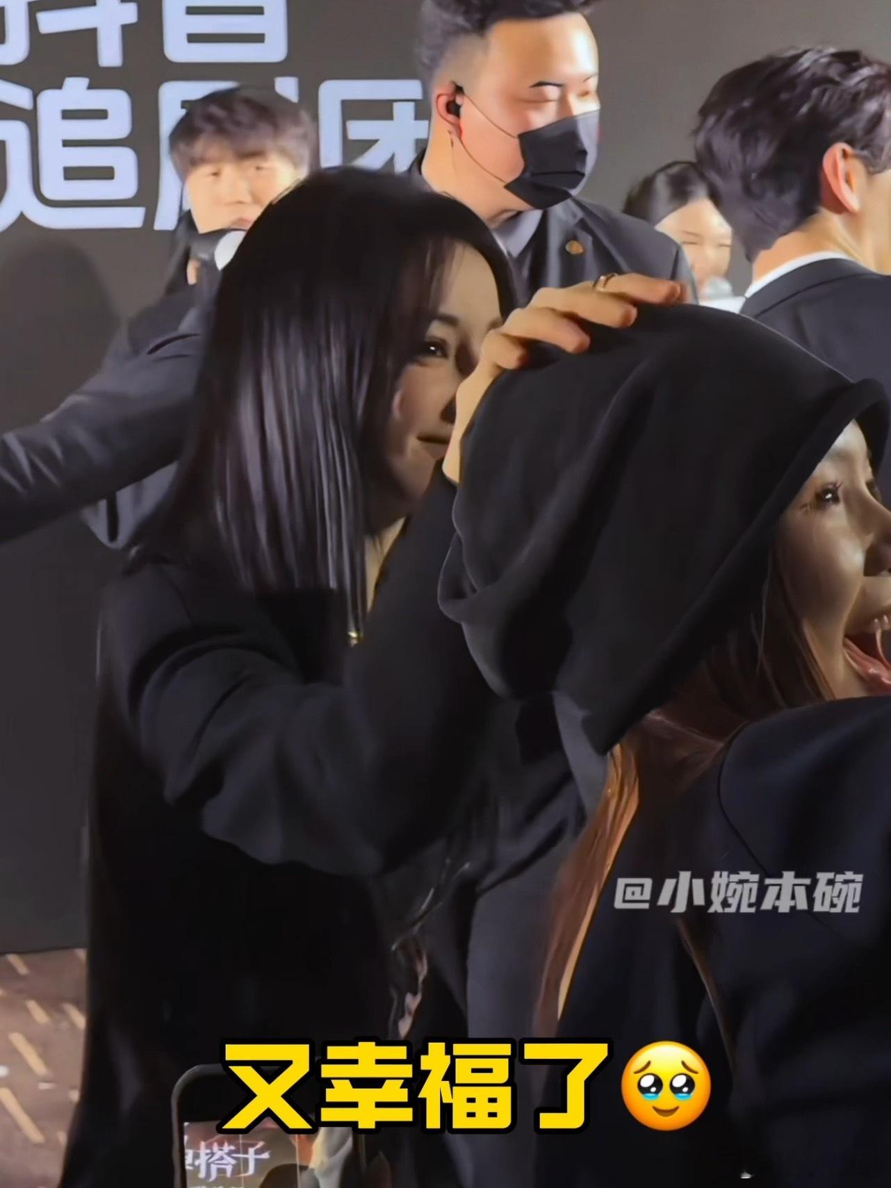 好消息：巴巴摸我头了！坏消息：全场除了我都录上了…但是巴巴又摸了一次！给🥣子补