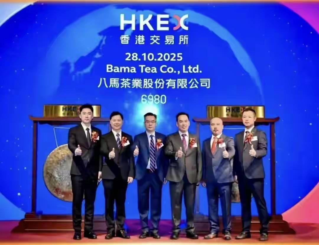 八马茶业成功通过港交所聆讯,离上市仅一步之遥,有人质疑它全靠富豪“亲家天团”。八