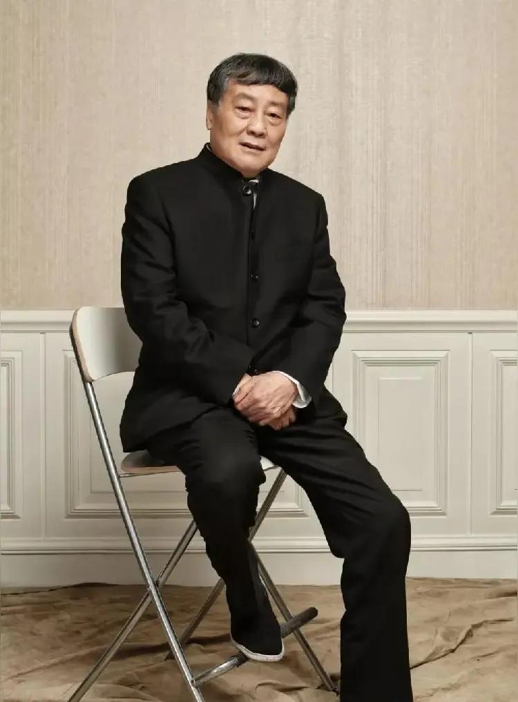 年轻时候的宗馥莉是个任性的人。不怎么听父亲的话。有自己的想法。上央视《对话》节目