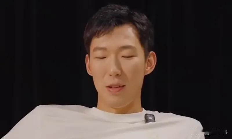 周琦谈火箭经历：“我在火箭的时候，其实就是一个透明人，可有可无，反正上场时间