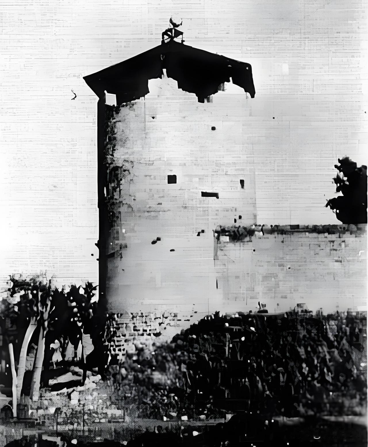 日军躲在炮楼内，八路军久攻不下，一老农路过，扫了一眼炮楼，却说：“简单，让我来。