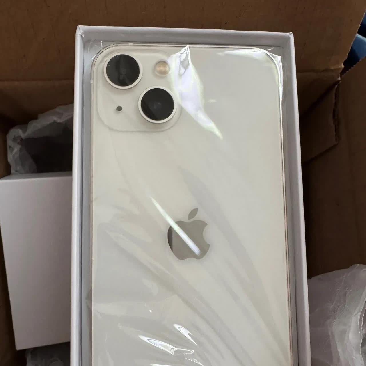 说句实话，苹果和安卓的手机我都用过，苹果的系统是非常的流畅，我一部苹果手机可以用