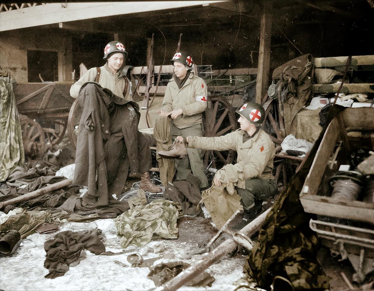 1945年1月20日，在阿登战役（突出部战役）的收尾阶段，美国陆军第5步兵师的三
