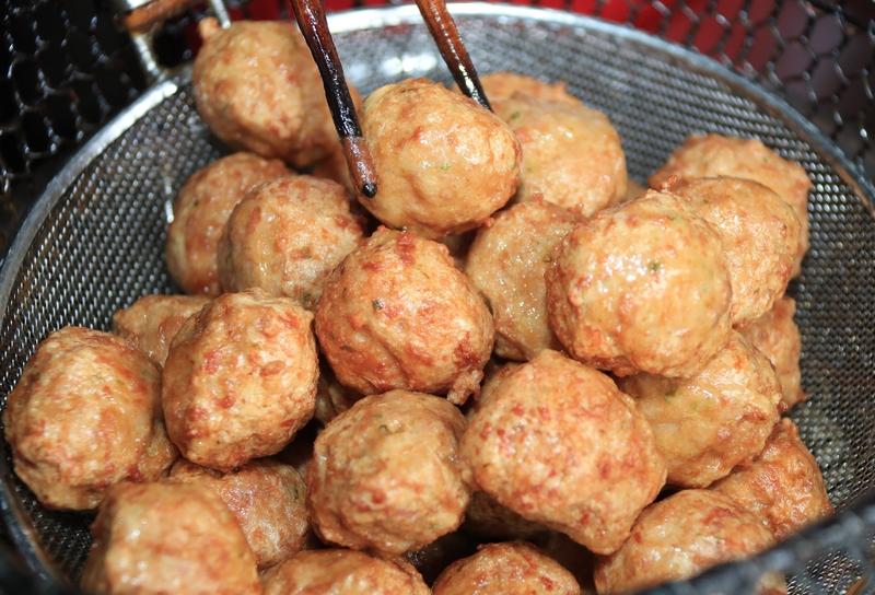 给娃加辅食真是个技术活。好多家长像我一样，给孩子做了肉泥、果泥，结果娃积食发烧了