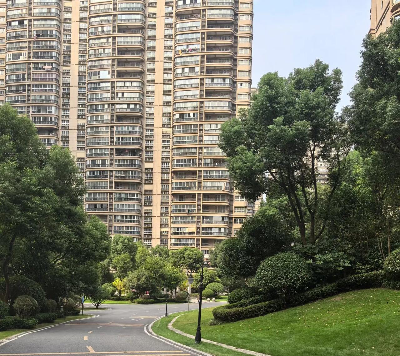 南京房价再跌，10万想买碧桂园房子别想买可以住的舒心的了。一朋友
