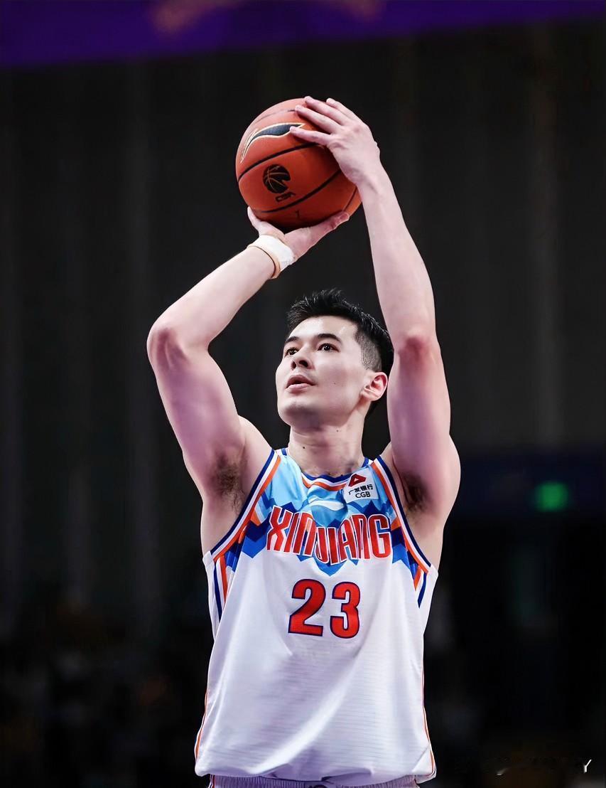 新疆男篮该不该交易阿不都沙拉木，我不知道，但我敢确定，他真的应该少投三分！