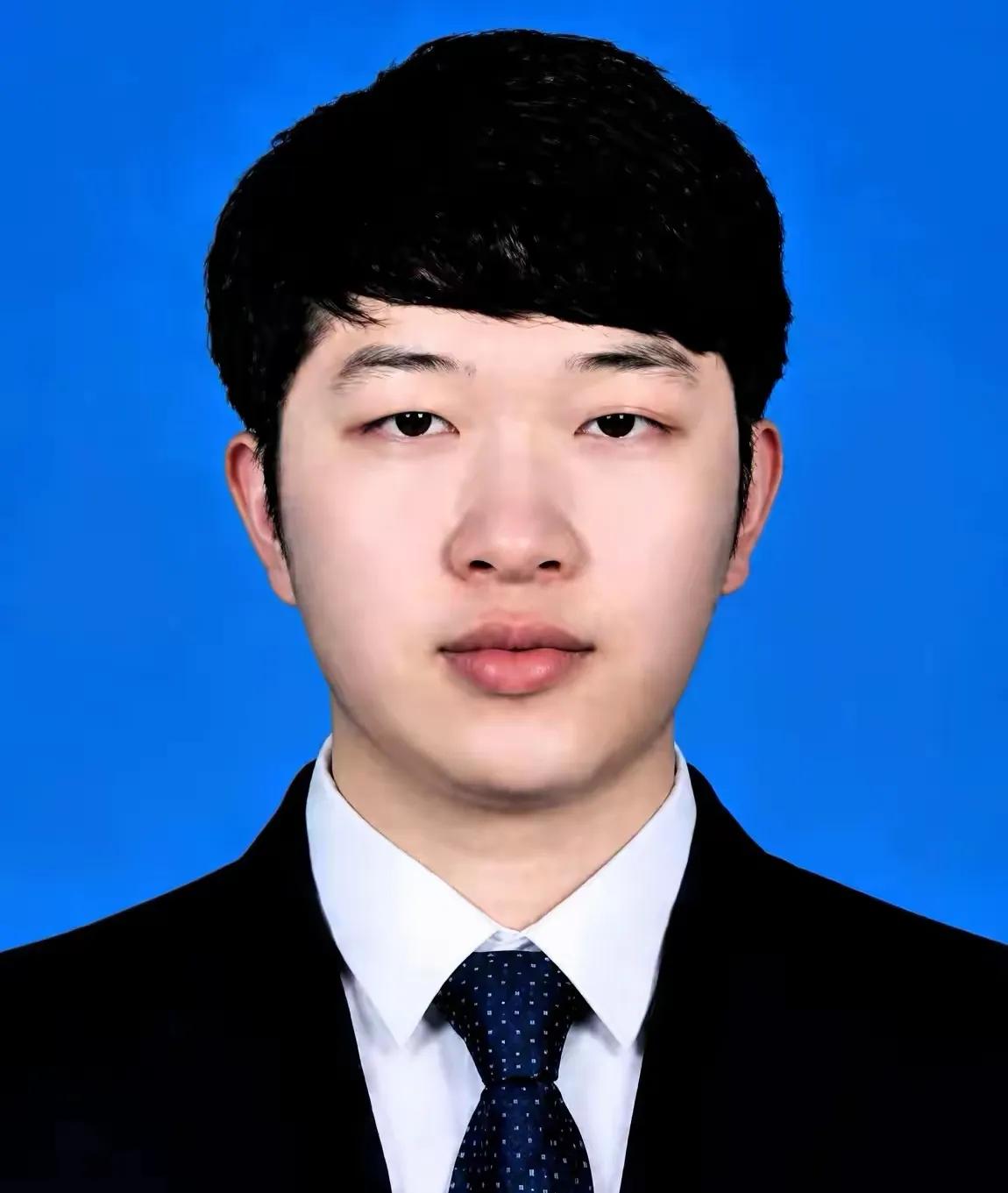 泪目了！他叫韦仲谋，1994年出生，广西荔浦市人民医院骨科医生！2023年9月1