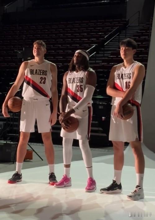 罗威从发展联盟回来了!!!杨瀚森出场时间将被锐减!根据波特兰记者JoeFr