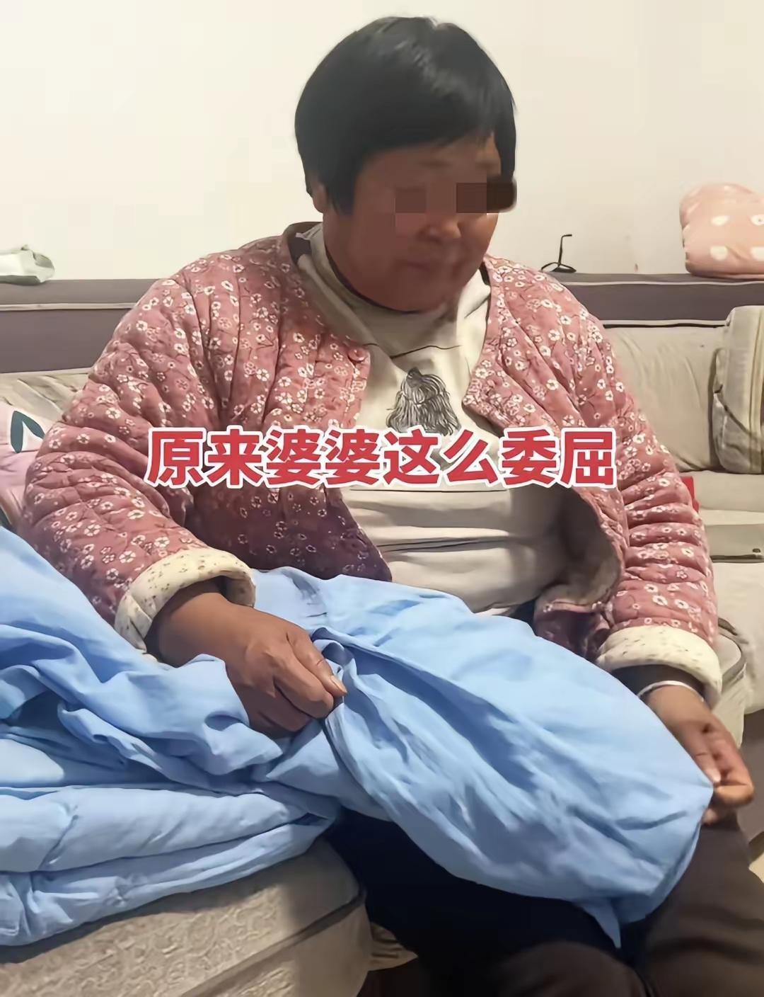 看哭了！河南，女子发工资了，给婆婆转了1000块钱，婆婆突然红了眼圈，声音沙哑地