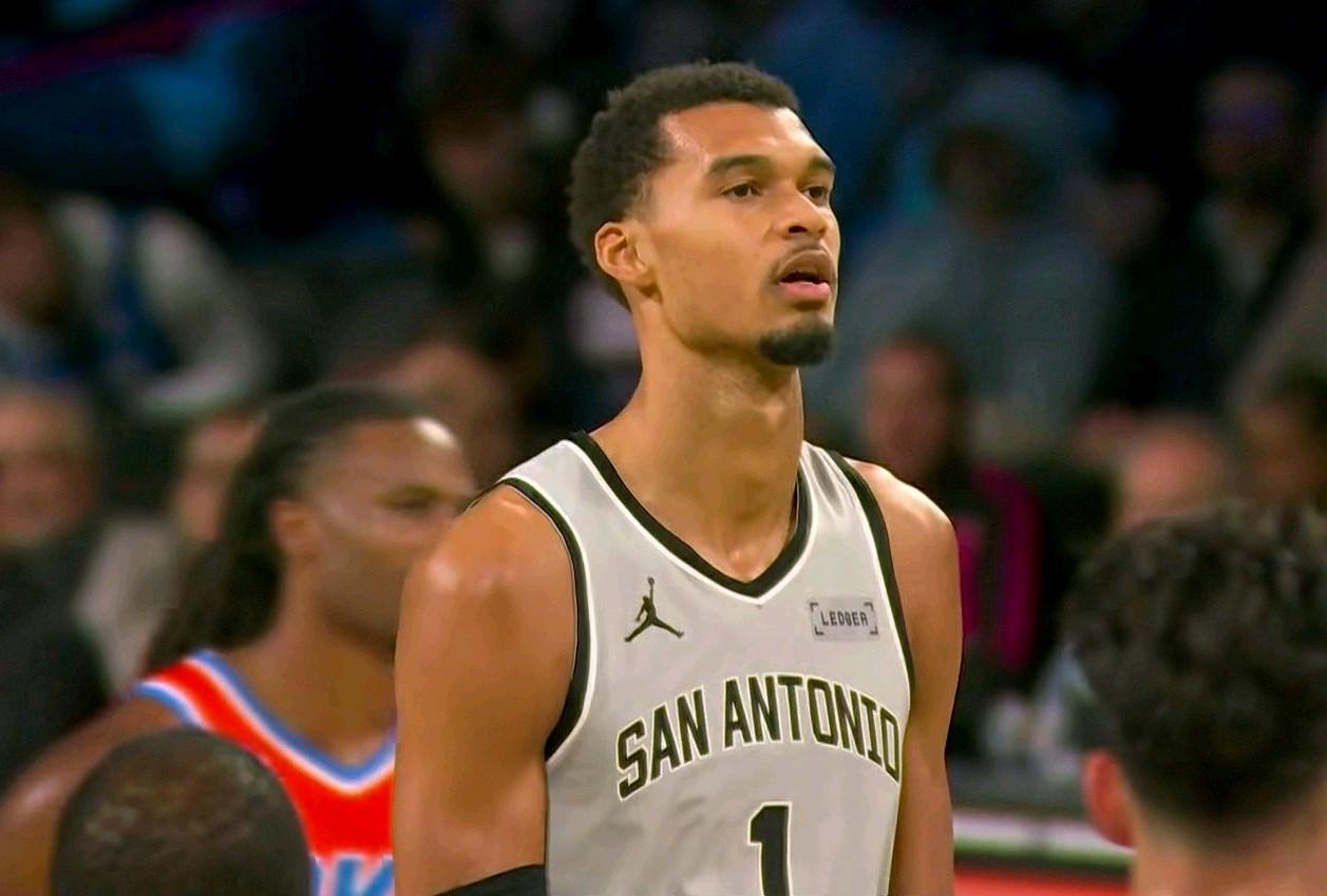 雷霆第二败！别以为勇士的73胜9负记录那么好破，年轻的马刺给狠狠地给雷霆上了一课