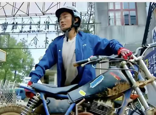 陈光标要给张雪送车，三个人把他架在火上烤！第一个是张雪。当看到说陈光标要送1