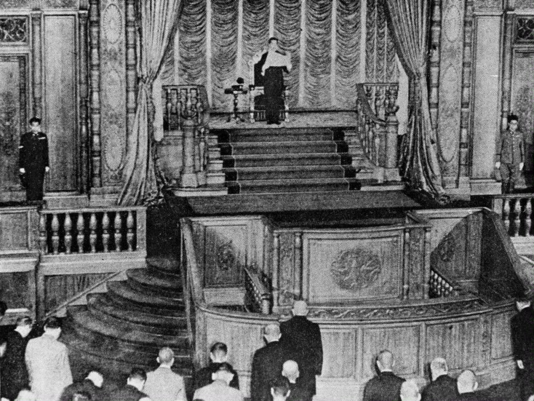 明天是日本无条件投降81周年纪念日，图为1945年8月14日，日本天皇在议会宣布