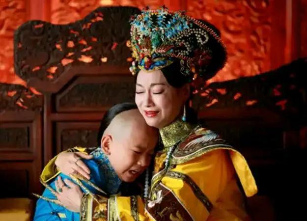 隆裕袁世凯对话：隆裕太后：以后南海，北海，中南海归你你民国，皇宫大内颐和园归我