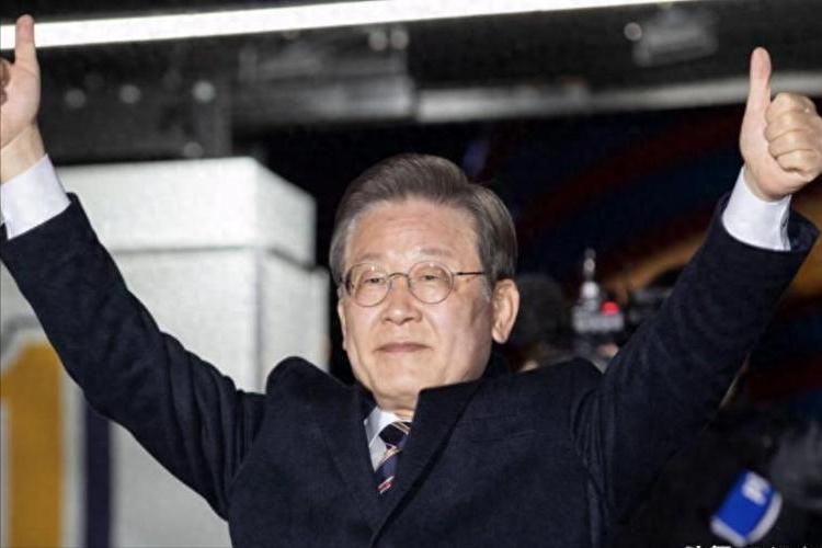 2026年7月，韩国股市迎来黑色一月：KOSPI从年内高点一头栽下，短短一个月回