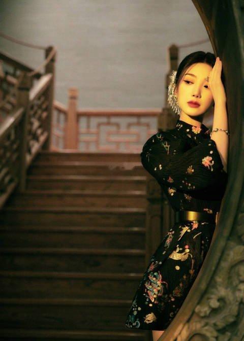 不知道毛晓彤的笑声很曼妙看节目就为了听她笑，那种开怀大笑的声音太有生命力了，