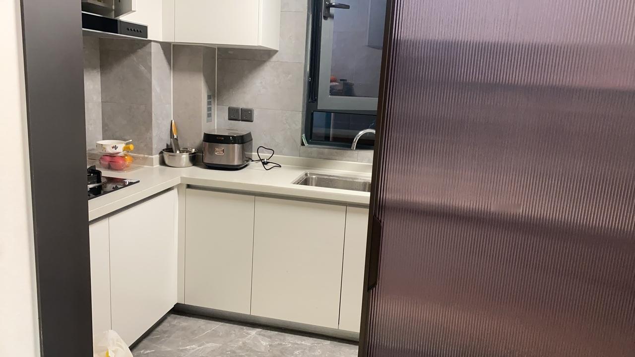 “沙沙沙、沙沙沙……”咦，一大早什么声音窸窸窣窣的？今天早上天还没完全亮，