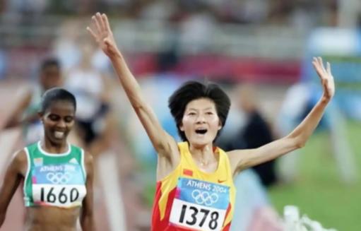 中国选手绝对少跑一圈！2004年雅典奥运会上，出现了一个惊天大乌龙，黑人选手以为