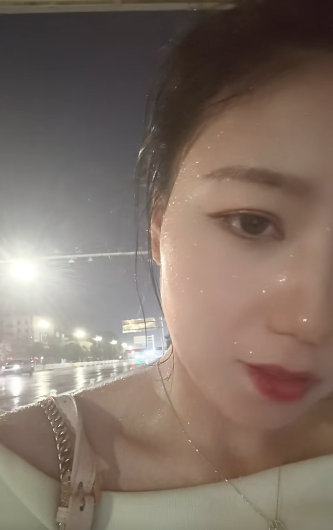 好久没淋雨了,心情一下变好了