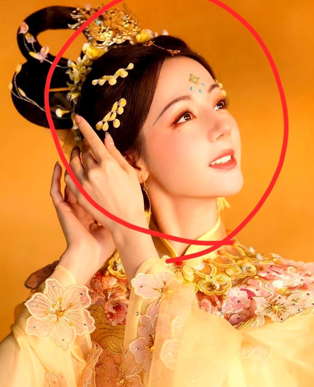 迪丽热巴那场胡旋舞，不是演出来的，是挖出来的。发髻照着陕西唐俑复刻，金箔是非遗