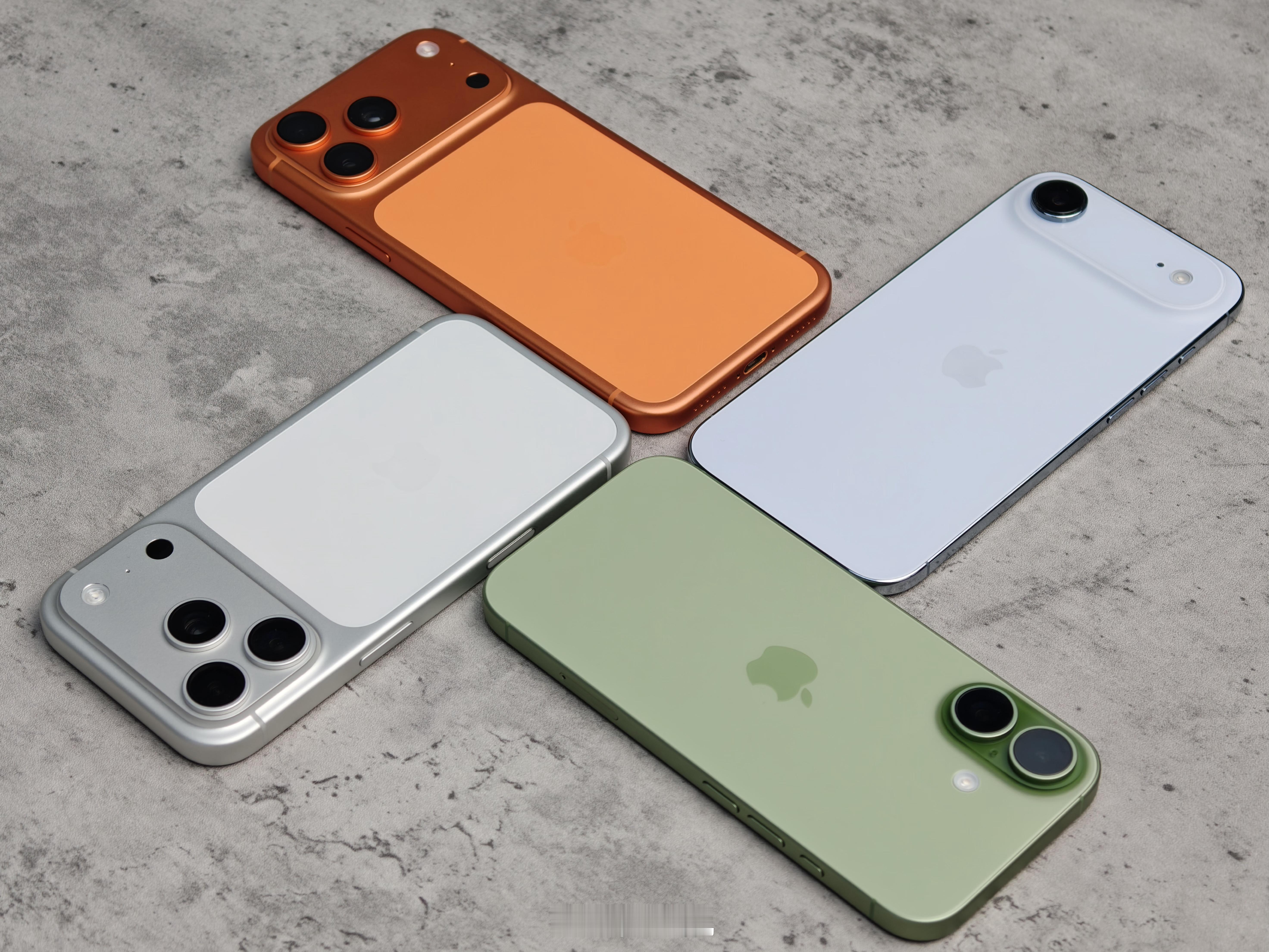 iPhone17ProMax这代的底部扬声器开口在左边，一开始还挺不适应