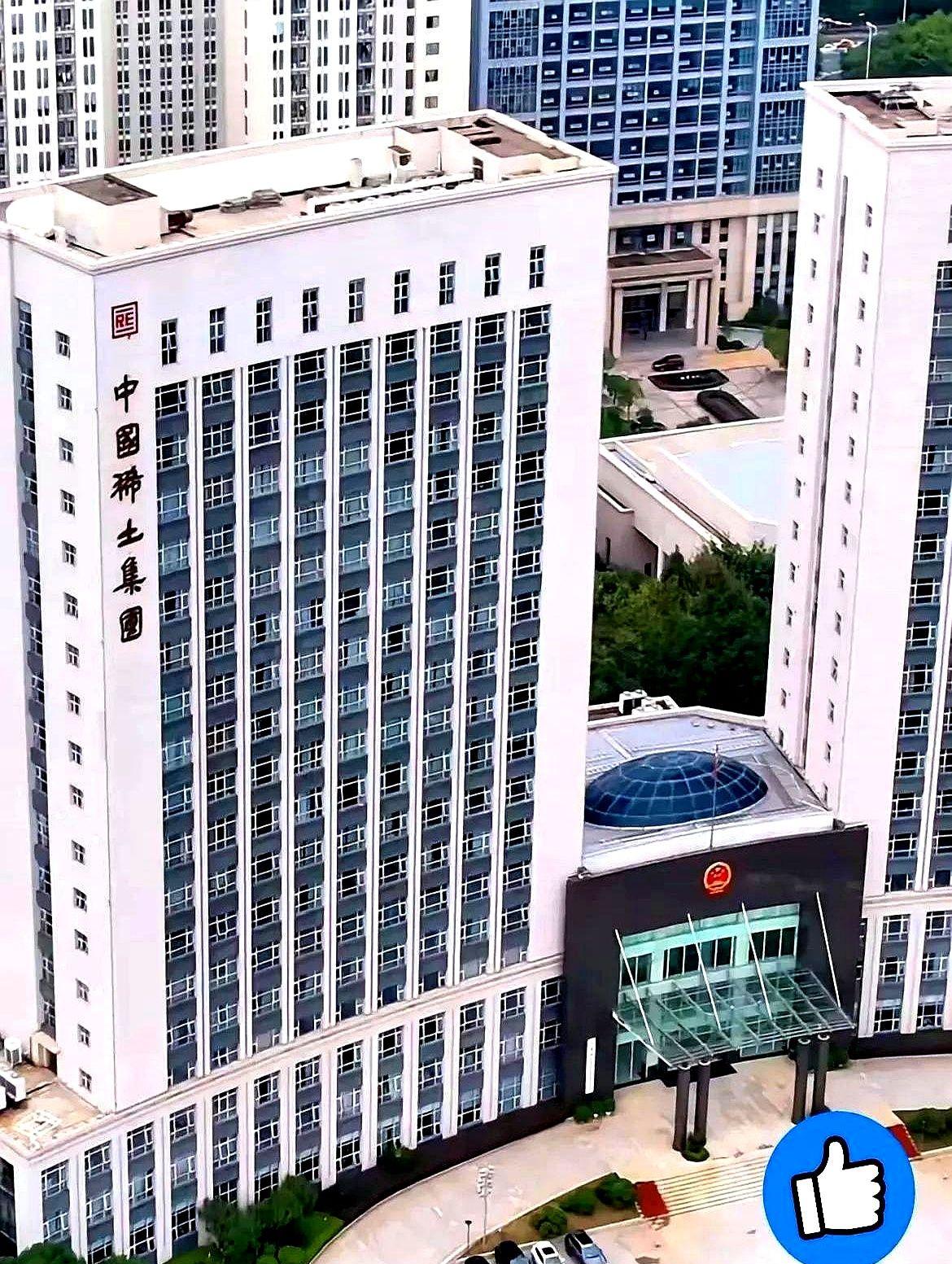 核心高管集体跑路。背后是在偷卖核心家底。这件事情的震动不小，看似只是人事