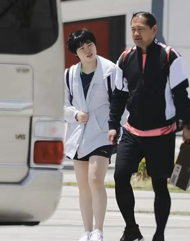 国乒回国不到一天，蒯曼父亲的一篇文章冲了热搜！一篇题为《写在伦敦世乒赛之后》的