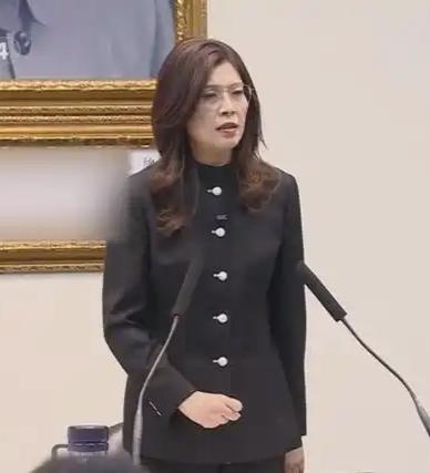 郑丽文绕了半天还是绕不开一个中国6月18日，国民党主席郑丽文在一档节目里抛