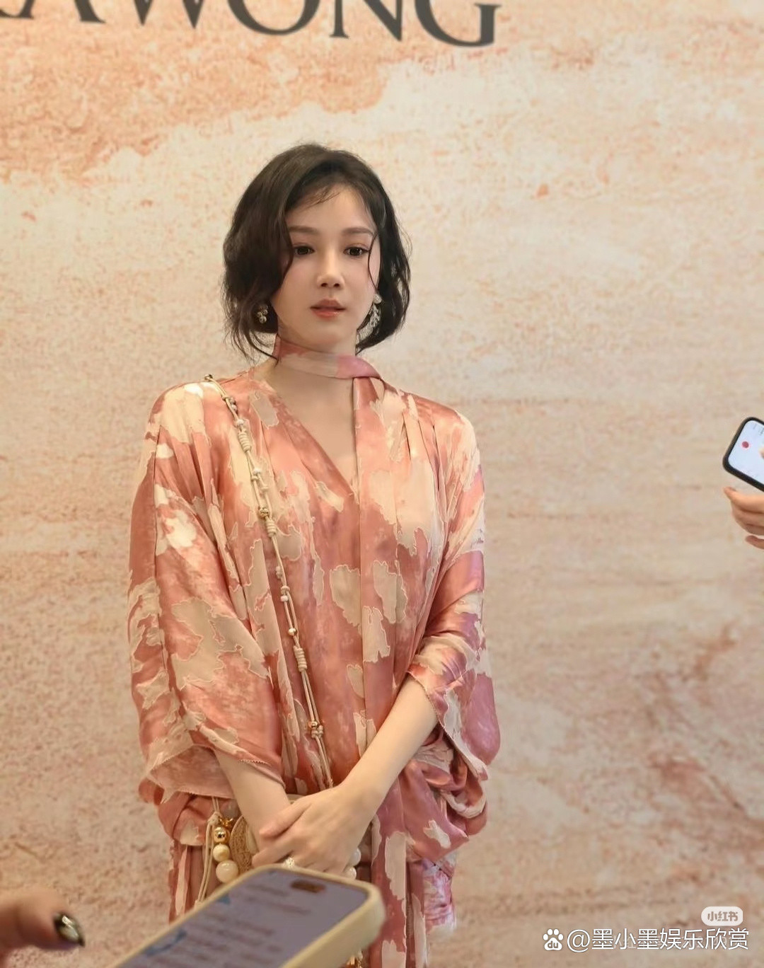 陈小纭这也太夸张了，大腿小腿几乎一样细，看起来好精致。