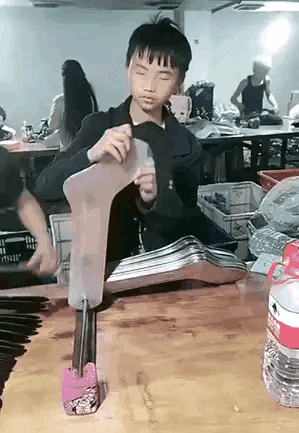 果然黄毛就是精神小伙的代名词
