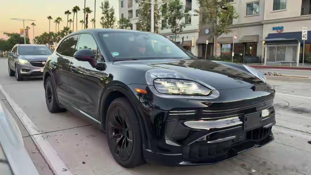 保时捷纯电卡宴11月19日全球首发11月11日，保时捷宣布，纯电卡宴将于11月1